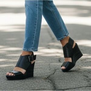 NWOT - Bull Boxer Black Wedge Sandals with Buckle Strap